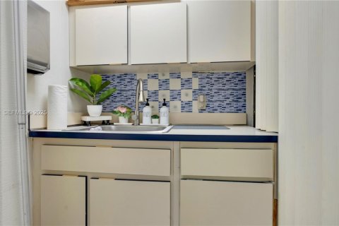 Immobilier commercial à vendre à Coral Gables, Floride № 1976665 - photo 15