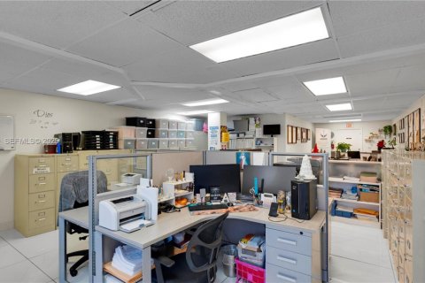 Immobilier commercial à vendre à Coral Gables, Floride № 1976665 - photo 11