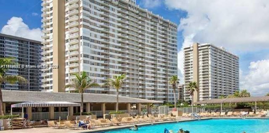 Condominio en Hallandale Beach, Florida, 1 dormitorio № 1741823