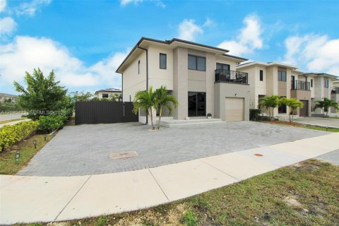 Villa ou maison à louer à Florida City, Floride: 5 chambres, 176.7 m2 № 2384858 - photo 2