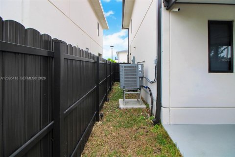 Villa ou maison à louer à Florida City, Floride: 5 chambres, 176.7 m2 № 2384858 - photo 6