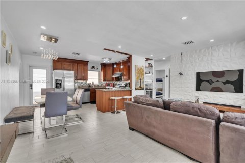 Купить виллу или дом в Форт-Лодердейл, Флорида 3 спальни, 127.28м2, № 1958344 - фото 2