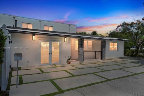 Купить виллу или дом в Форт-Лодердейл, Флорида 3 спальни, 127.28м2, № 1958344 - фото 1