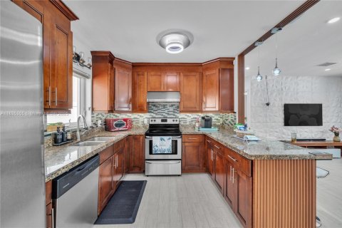 Купить виллу или дом в Форт-Лодердейл, Флорида 3 спальни, 127.28м2, № 1958344 - фото 7