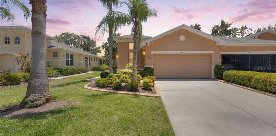 Condo à Sun City Center, Floride, 2 chambres  № 2115213