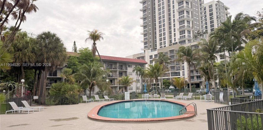 Condominio en Miami, Florida, 2 dormitorios  № 2056307