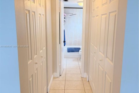Condominio en venta en Miami, Florida, 2 dormitorios, 100.98 m2 № 2056307 - foto 11