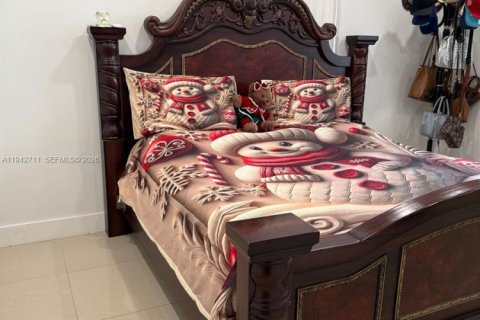 House in Miami, Florida 4 bedrooms, 69.58 sq.m. № 2000984 - photo 10