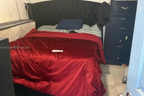 House in Miami, Florida 4 bedrooms, 69.58 sq.m. № 2000984 - photo 15