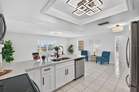 House in Spring Hill, Florida 2 bedrooms, 111.85 sq.m. № 1856755 - photo 6