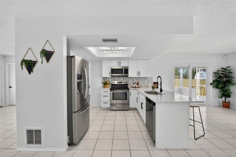 House in Spring Hill, Florida 2 bedrooms, 111.85 sq.m. № 1856755 - photo 3
