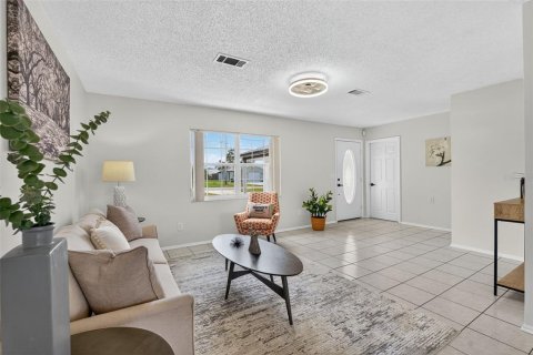 House in Spring Hill, Florida 2 bedrooms, 111.85 sq.m. № 1856755 - photo 17