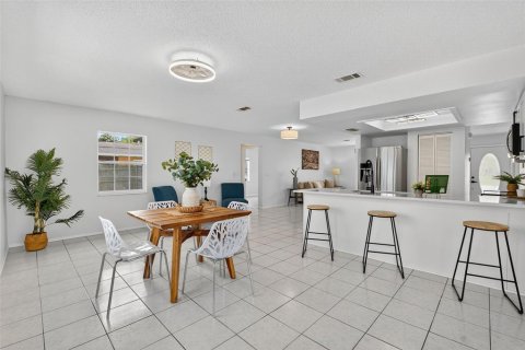 House in Spring Hill, Florida 2 bedrooms, 111.85 sq.m. № 1856755 - photo 8