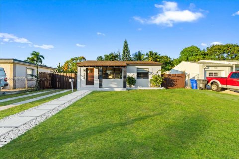 Casa en venta en Hollywood, Florida, 3 dormitorios, 93.55 m2 № 1993962 - foto 1