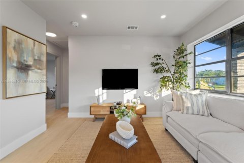 Casa en venta en Hollywood, Florida, 3 dormitorios, 93.55 m2 № 1993962 - foto 8