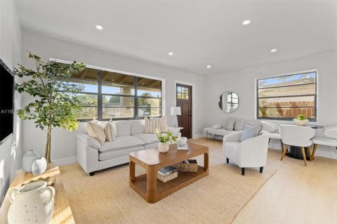 Casa en venta en Hollywood, Florida, 3 dormitorios, 93.55 m2 № 1993962 - foto 6