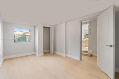 Casa en venta en Hollywood, Florida, 3 dormitorios, 93.55 m2 № 1993962 - foto 17