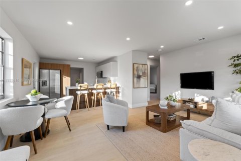 Casa en venta en Hollywood, Florida, 3 dormitorios, 93.55 m2 № 1993962 - foto 3