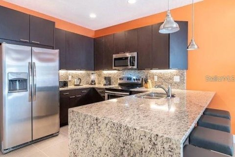 Touwnhouse à vendre à Clermont, Floride: 3 chambres, 139.45 m2 № 2102503 - photo 2