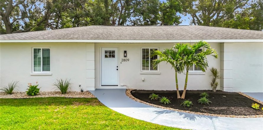 House in Bradenton, Florida 3 bedrooms, 165.74 sq.m. № 1832720
