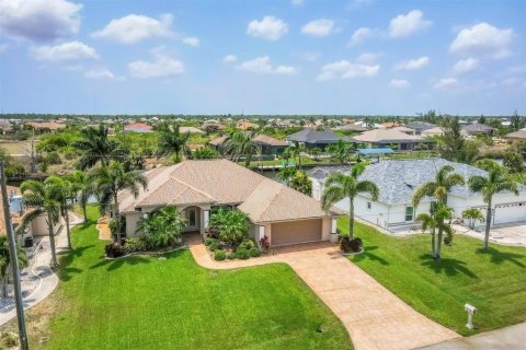 House in Port Charlotte, Florida 3 bedrooms, 231.51 sq.m. № 1736363 - photo 3