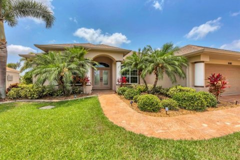 House in Port Charlotte, Florida 3 bedrooms, 231.51 sq.m. № 1736363 - photo 1