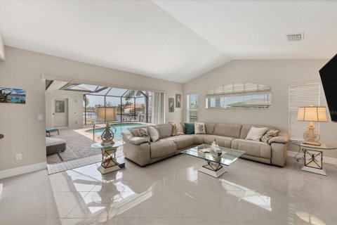 House in Port Charlotte, Florida 3 bedrooms, 231.51 sq.m. № 1736363 - photo 16