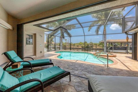 House in Port Charlotte, Florida 3 bedrooms, 231.51 sq.m. № 1736363 - photo 27