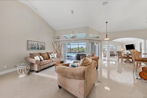 House in Port Charlotte, Florida 3 bedrooms, 231.51 sq.m. № 1736363 - photo 6