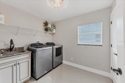 House in Port Charlotte, Florida 3 bedrooms, 231.51 sq.m. № 1736363 - photo 26