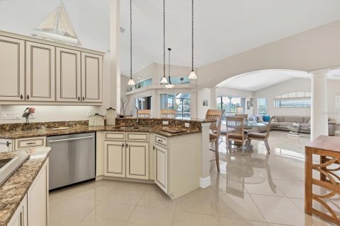 House in Port Charlotte, Florida 3 bedrooms, 231.51 sq.m. № 1736363 - photo 13