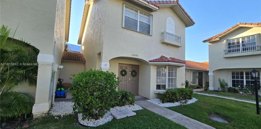Townhouse in Pembroke Pines, Florida 2 bedrooms, 145.86 sq.m. № 1768502