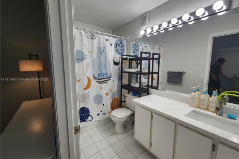 Townhouse in Pembroke Pines, Florida 2 bedrooms, 145.86 sq.m. № 1768502 - photo 20