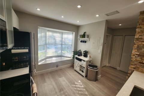 Townhouse in Pembroke Pines, Florida 2 bedrooms, 145.86 sq.m. № 1768502 - photo 6
