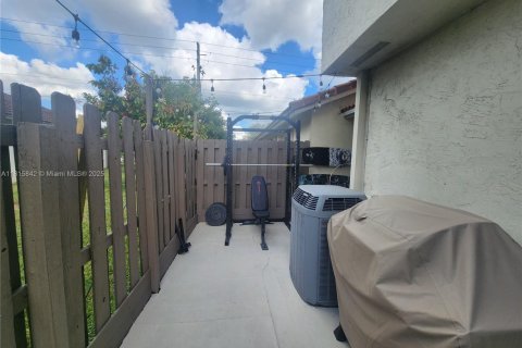 Townhouse in Pembroke Pines, Florida 2 bedrooms, 145.86 sq.m. № 1768502 - photo 21