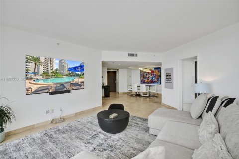 Condo in Aventura, Florida, 3 bedrooms  № 2010262 - photo 2