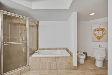 Condo in Aventura, Florida, 3 bedrooms  № 2010262 - photo 23