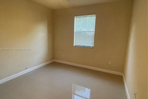 House in Miami, Florida 4 bedrooms, 249.81 sq.m. № 2003865 - photo 20