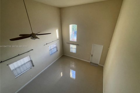 House in Miami, Florida 4 bedrooms, 249.81 sq.m. № 2003865 - photo 30