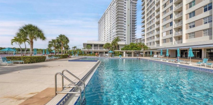 Condominio en Sunny Isles Beach, Florida, 1 dormitorio  № 1952100