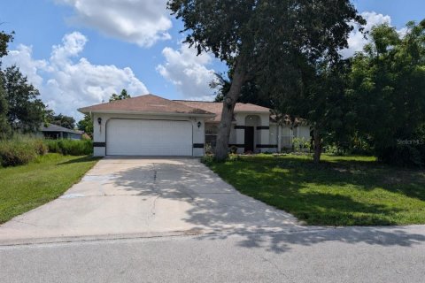 House in Port Charlotte, Florida 3 bedrooms, 129.13 sq.m. № 2324090