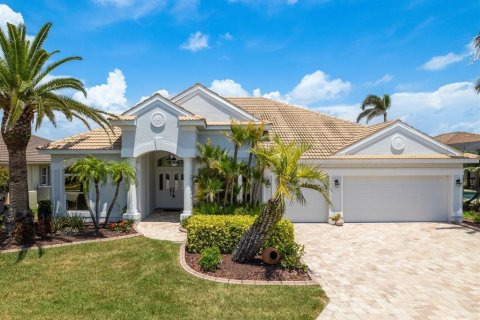 House in Venice, Florida 4 bedrooms, 278.99 sq.m. № 1758415 - photo 1