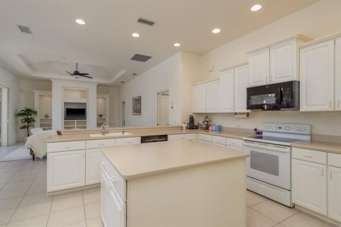 House in Venice, Florida 4 bedrooms, 278.99 sq.m. № 1758415 - photo 12