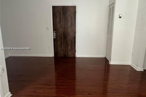 Купить кондоминиум в Майами-Бич, Флорида 40.6м2, № 2039235 - фото 15