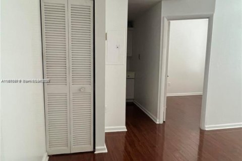 Купить кондоминиум в Майами-Бич, Флорида 40.6м2, № 2039235 - фото 6