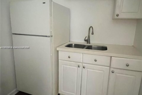 Купить кондоминиум в Майами-Бич, Флорида 40.6м2, № 2039235 - фото 12