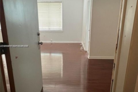 Купить кондоминиум в Майами-Бич, Флорида 40.6м2, № 2039235 - фото 3