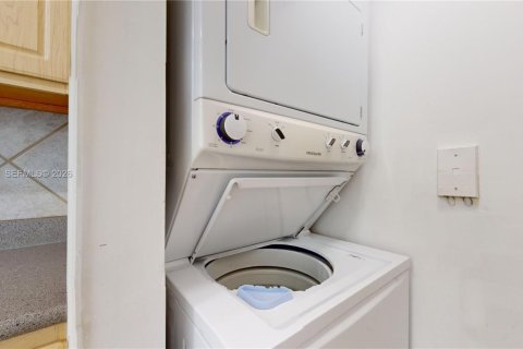 Condominio en venta en Miami, Florida, 1 dormitorio, 64.47 m2 № 2001610 - foto 11