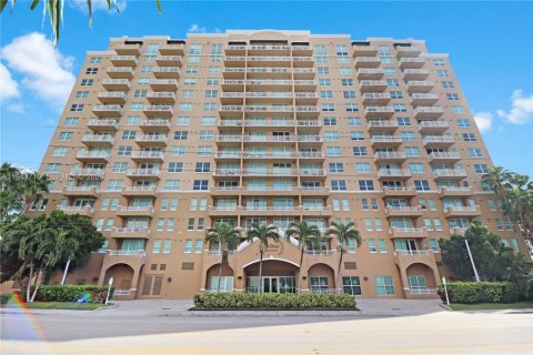 Condominio en Miami, Florida, 1 dormitorio  № 2001610