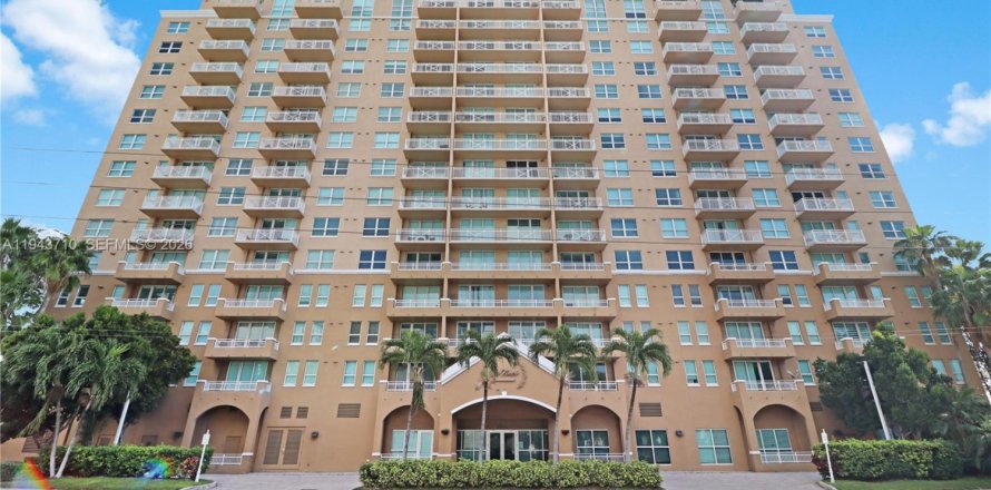 Condominio en Miami, Florida, 1 dormitorio  № 2001610